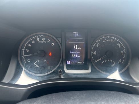 Used 2016 Toyota Tacoma TRD Sport w/ Towing Package image 16