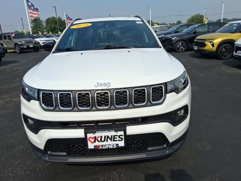 Used 2024 Jeep Compass Latitude w/ Sun and Sound Group AWD/4WD image 13
