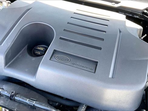 Used 2023 Land Rover Defender 110 SE image 29