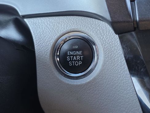 Used 2017 Toyota Sienna Limited image 16