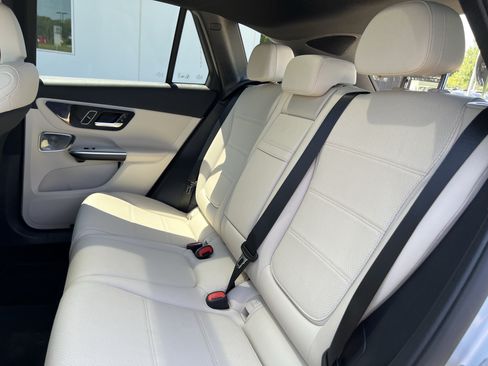 Used 2025 Mercedes-Benz GLC 350e 4MATIC image 33