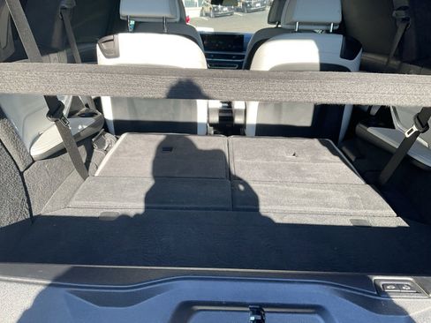 Used 2023 BMW X7 xDrive40i w/ Dynamic Handling Package image 54