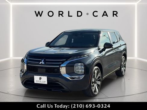 Used 2025 Mitsubishi Outlander SE FWD image 3