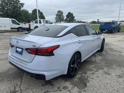 Used 2023 Nissan Altima 2.5 SR w/ SR Premium Package FWD image 9