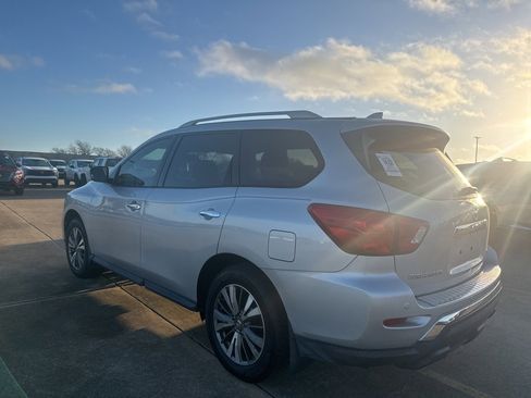 Used 2020 Nissan Pathfinder SV w/ Cargo Package image 5