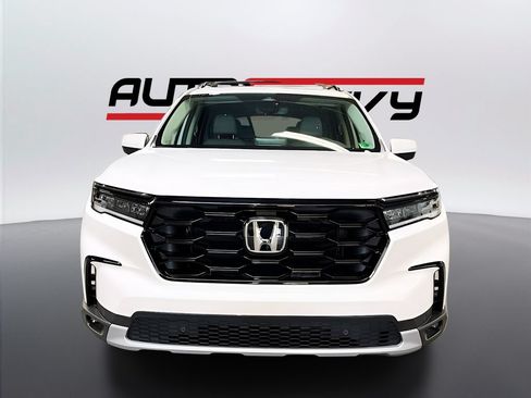 Used 2024 Honda Pilot Touring image 2