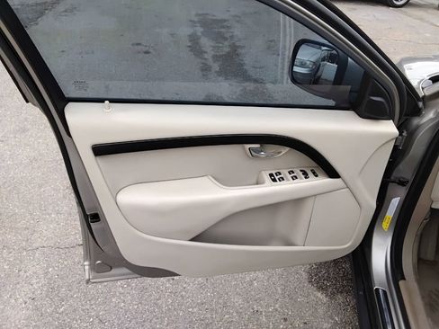 Used 2008 Volvo XC70 3.2 image 9