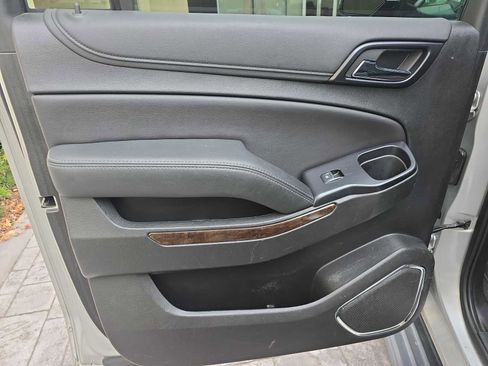Used 2019 Chevrolet Suburban LT w/ Luxury Package image 27