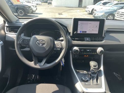 Used 2025 Toyota RAV4 LE AWD/4WD image 18