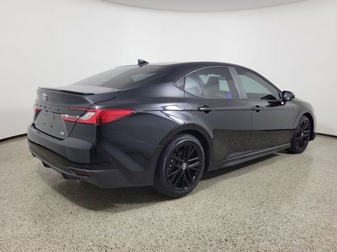 Used 2025 Toyota Camry SE w/ Convenience Package FWD image 5