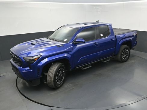 Used 2025 Toyota Tacoma TRD Sport AWD/4WD image 32