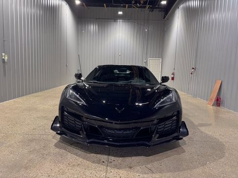 Used 2024 Chevrolet Corvette Z06 w/ Z07 Performance Package image 3