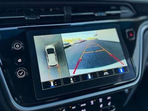 Used 2023 Chevrolet Bolt LT w/ Infotainment Package FWD image 11