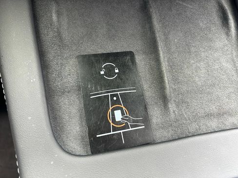 Used 2024 Tesla Model Y 2WD image 37