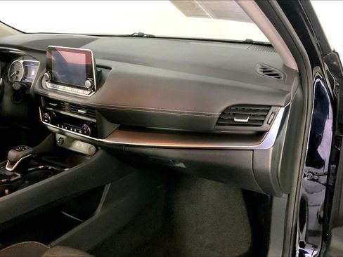 Used 2025 Nissan Rogue SV AWD/4WD image 16