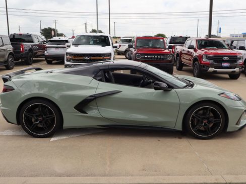 Used 2024 Chevrolet Corvette Stingray Premium Conv w/ Z51 Performance Package RWD image 2