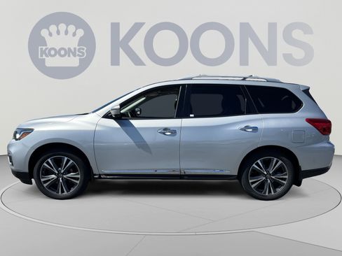 Used 2017 Nissan Pathfinder Platinum w/ Cargo Package AWD/4WD image 2