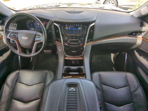 Used 2020 Cadillac Escalade ESV Luxury image 18