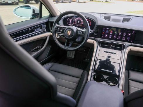 Used 2024 Porsche Panamera image 26