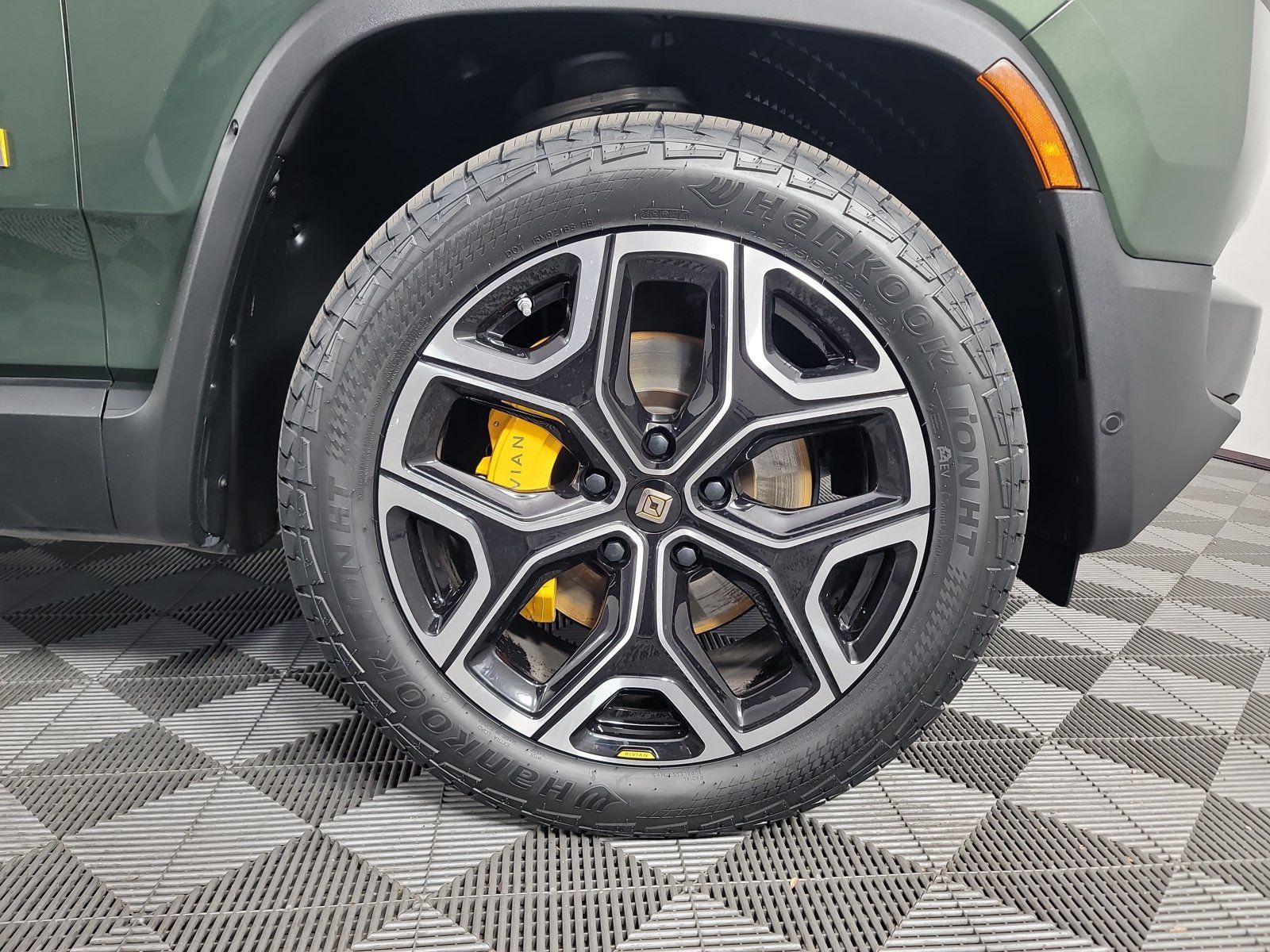 Used 2023 Rivian R1T Launch Edition AWD/4WD image 11