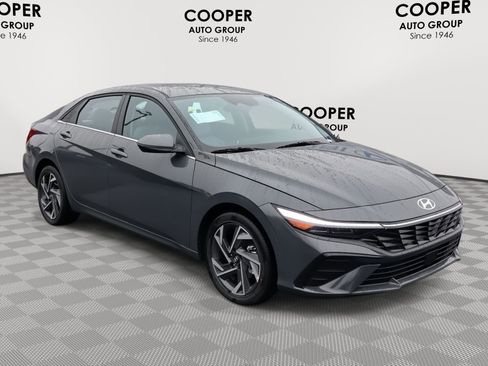 New 2025 Hyundai Elantra Limited image 1