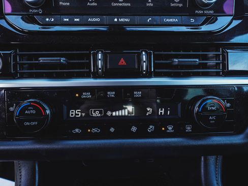 Used 2024 Nissan Pathfinder SV image 21