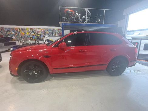 Used 2019 Bentley Bentayga AWD/4WD image 3