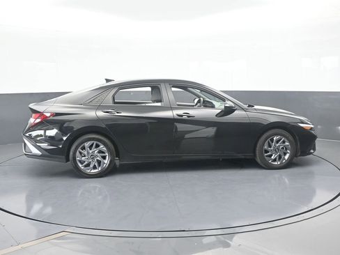 Used 2024 Hyundai Elantra SEL image 7