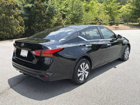 Certified 2025 Nissan Altima 2.5 S FWD image 11