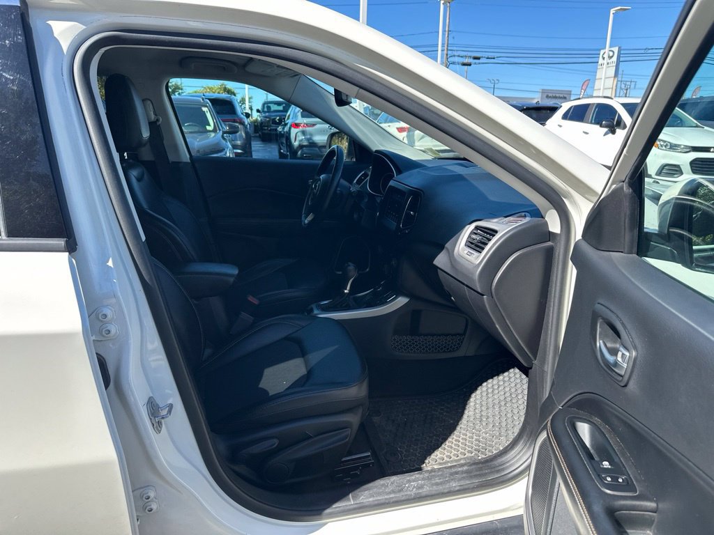 Used 2019 Jeep Compass Latitude w/ Popular Equipment Group AWD/4WD image 35