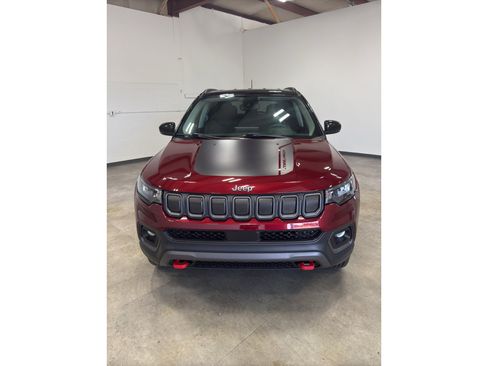 Used 2022 Jeep Compass Trailhawk w/ Trailhawk Convenience Group AWD/4WD image 2