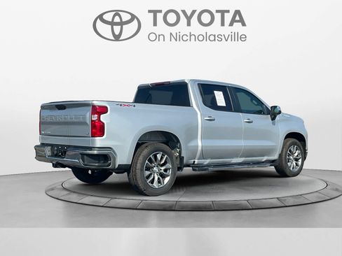 Used 2022 Chevrolet Silverado 1500 LT AWD/4WD image 5
