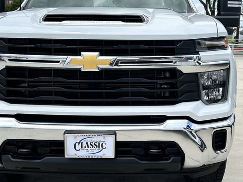 Used 2024 Chevrolet Silverado 2500 LT AWD/4WD image 10