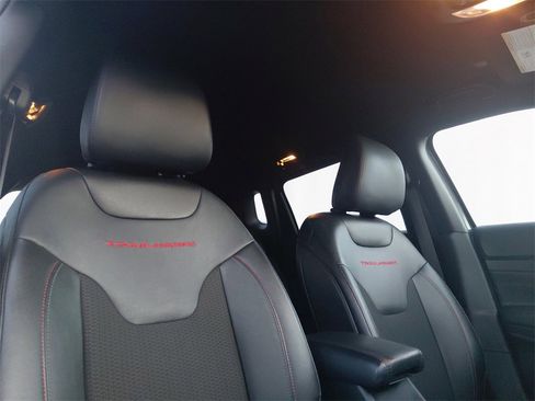 Used 2024 Jeep Compass Trailhawk w/ Trailhawk Convenience Group image 15