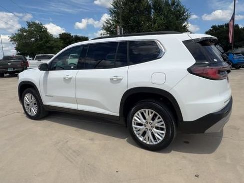Certified 2026 GMC Acadia Elevation w/ Elevation Premium Package FWD image 6