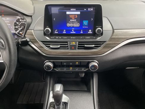Used 2025 Nissan Altima 2.5 SV FWD image 24