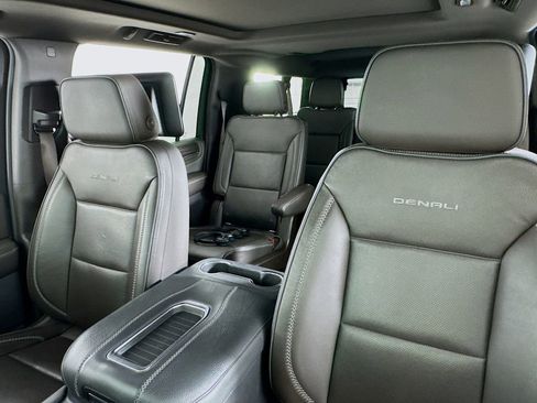 Used 2021 GMC Yukon XL Denali w/ Denali Premium Package AWD/4WD image 19