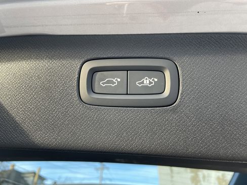 Used 2025 Volvo XC90 B6 Plus image 26