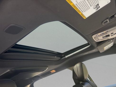 Used 2022 Toyota Sienna Platinum FWD image 26