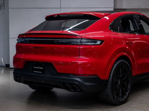 Certified 2024 Porsche Cayenne S AWD/4WD image 21