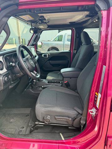 Used 2024 Jeep Gladiator Sport AWD/4WD image 12