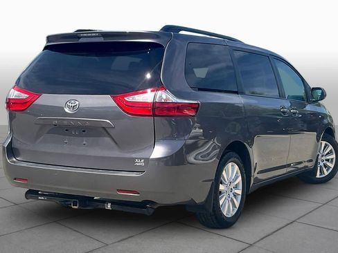 Used 2017 Toyota Sienna XLE AWD/4WD image 12