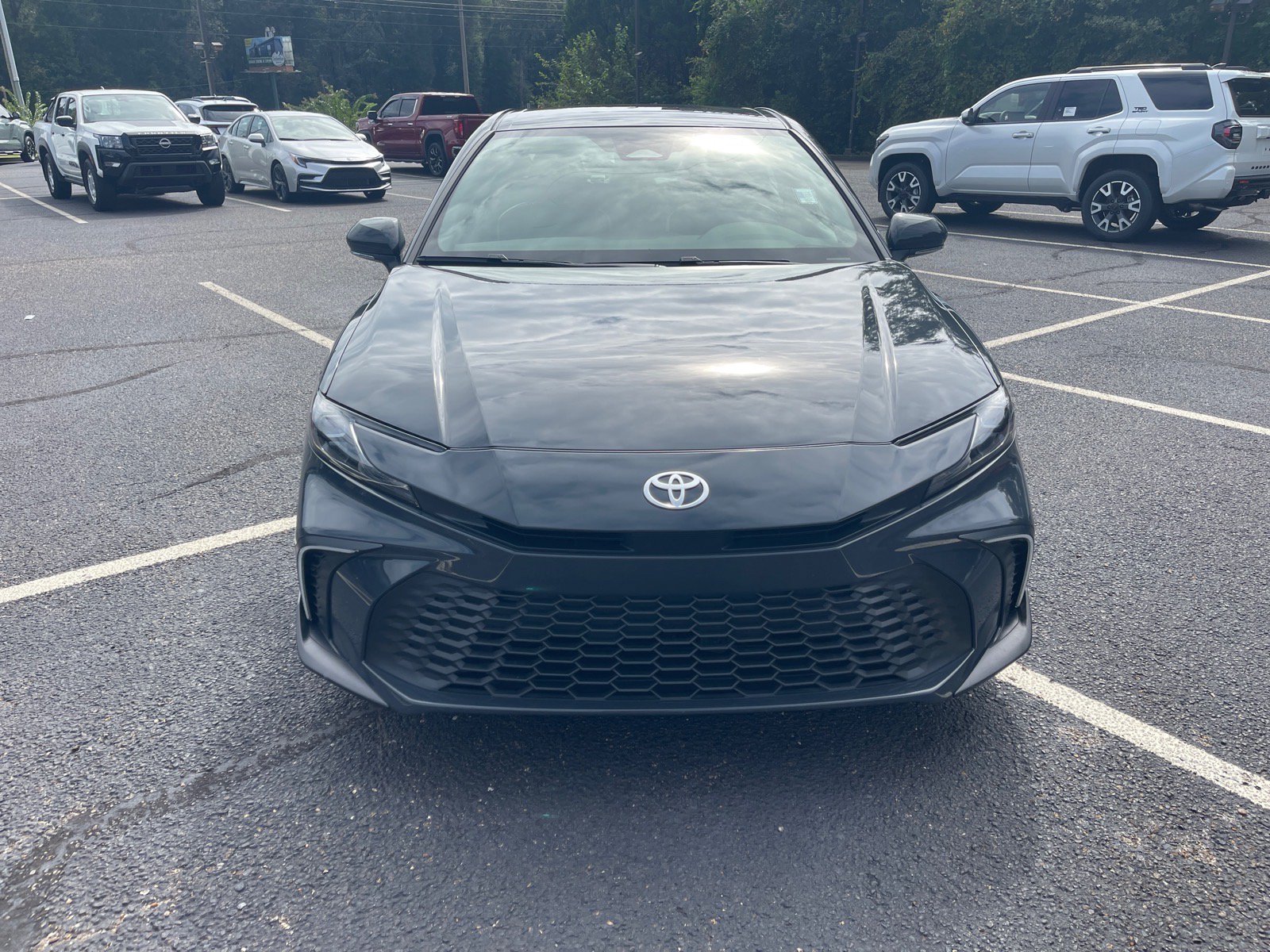 Used 2025 Toyota Camry SE w/ Convenience Package FWD image 2