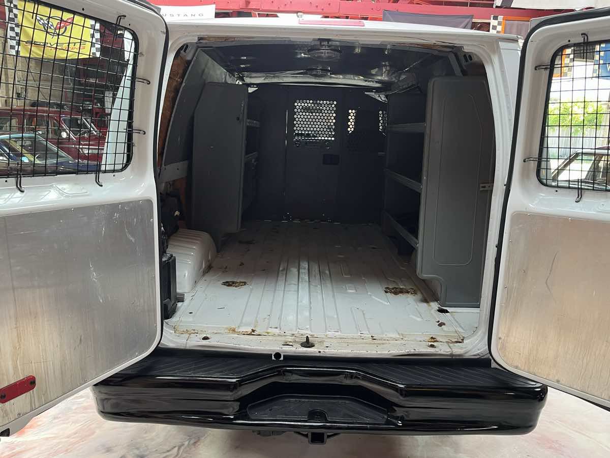 Used 2009 Ford E-350 and Econoline 350 Super Duty RWD image 16