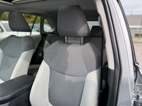 Used 2020 Toyota RAV4 XLE image 8