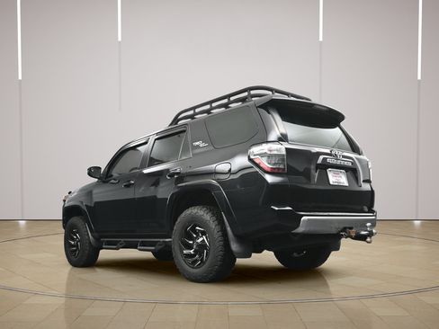 Used 2020 Toyota 4Runner TRD Off-Road AWD/4WD image 27
