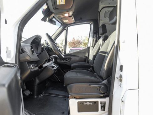 Used 2020 Mercedes-Benz Sprinter 2500 image 13