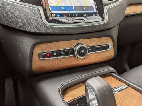 Certified 2024 Volvo XC90 T8 Plus w/ Protection Package Premier image 18