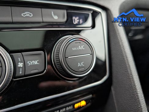 Used 2023 Volkswagen Atlas Cross Sport SE image 6