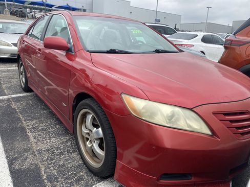 Used 2009 Toyota Camry LE FWD image 2